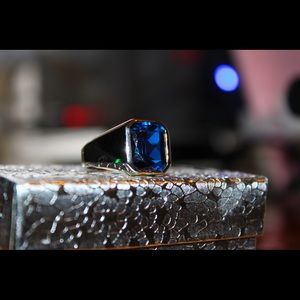 Mens 14k White Gold Blue Sapphire ring Size 8